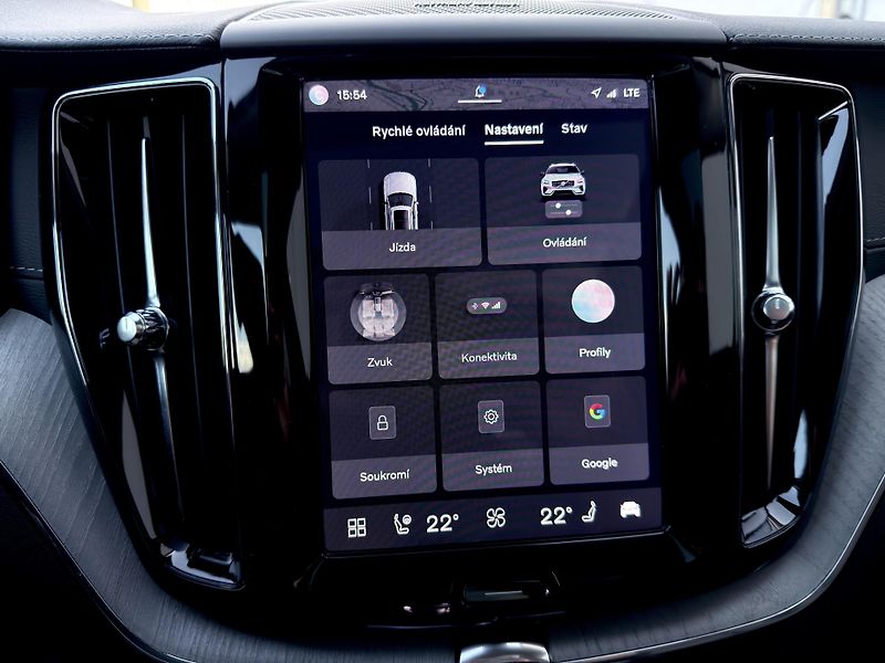 Volvo XC60 T8 AWD RECH.*ULTRA DARK + kola - fotka 46 z 62