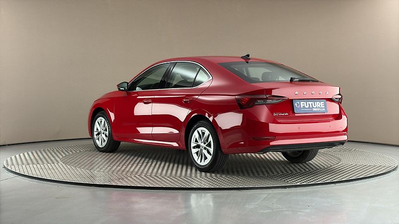 Škoda Octavia 2.0 TDI Style - fotka 2 z 26