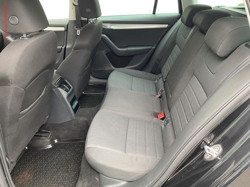 Škoda Octavia (2014) 2.0TDi, ČR, Elegance, bixen - fotka 10 z 18