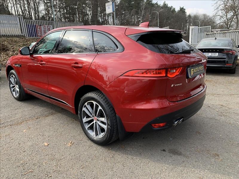 Jaguar F-Pace (2016) 2,0 D KLIMA SERVISKA 4X4 - fotka 7 z 19