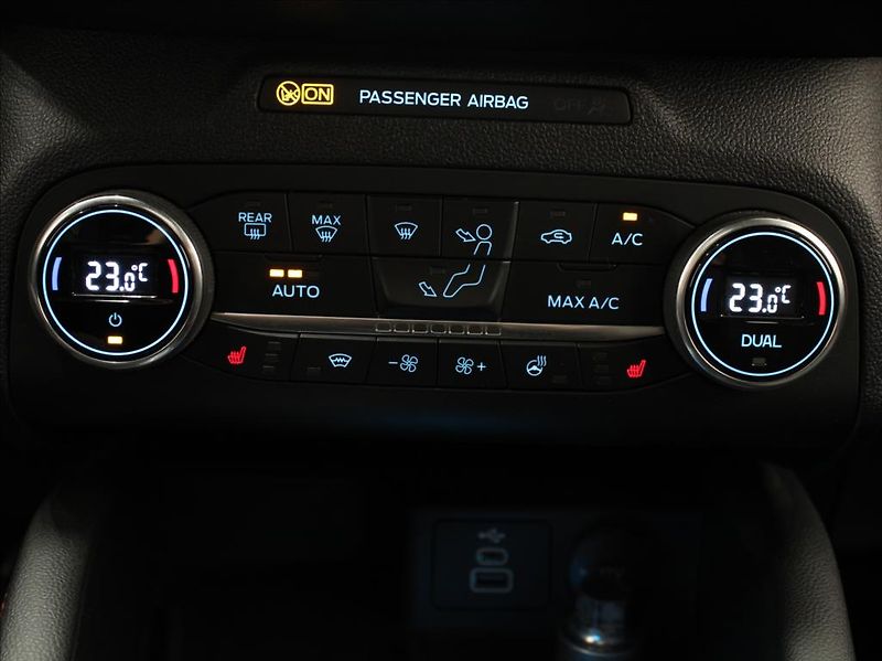 Ford Kuga 2,5 PHEV 165kW ST-line X 34tkm - fotka 21 z 26