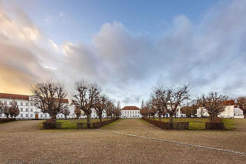 Komplex Prora lemuje překrásná a liduprázdná pláž.