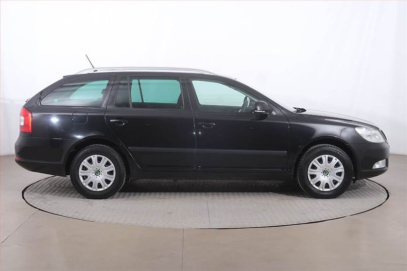 Škoda Octavia (2012) Ambition 1.2 TSI, Serv.kniha - fotka 6 z 18