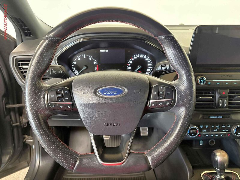Ford Focus (2019) 1.0 EB, ST-Line, LED, navi - fotka 16 z 19