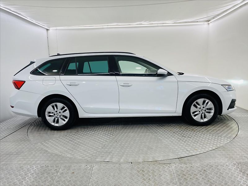 Škoda Octavia 2,0 TDI 85kW Ambition - fotka 22 z 24