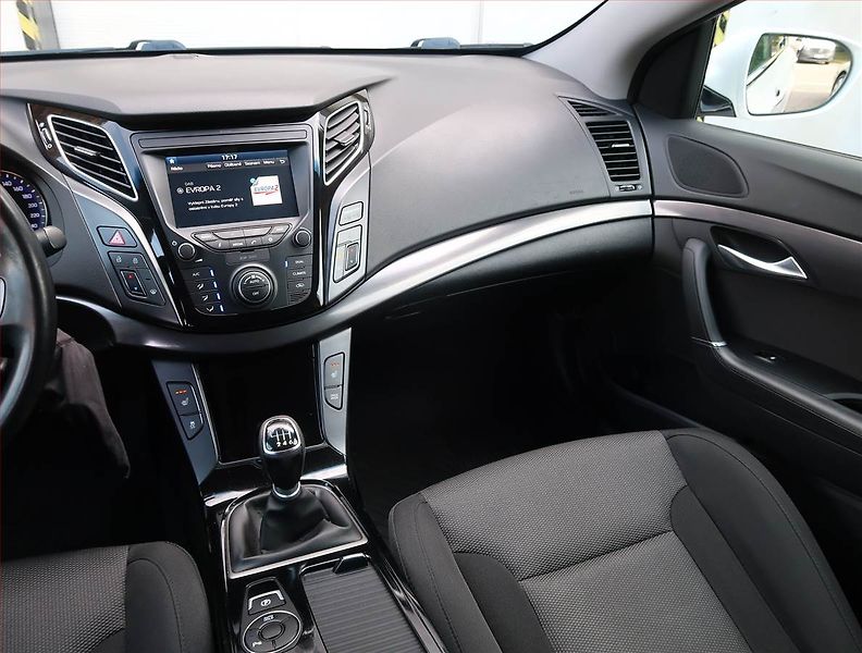 Hyundai i40 (2017) 1.7 CRDi, Serv.kniha, Navi - fotka 8 z 22