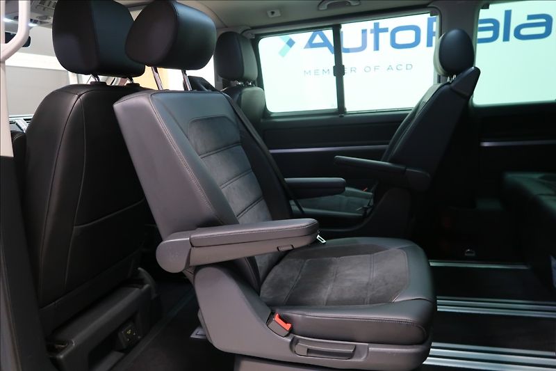 Volkswagen Multivan 2,0 TDI DSG 4MOTION HIGHLINE - fotka 32 z 45