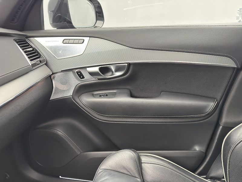 Volvo XC90 B5 AWD ULTIMATE AUT  - fotka 34 z 57