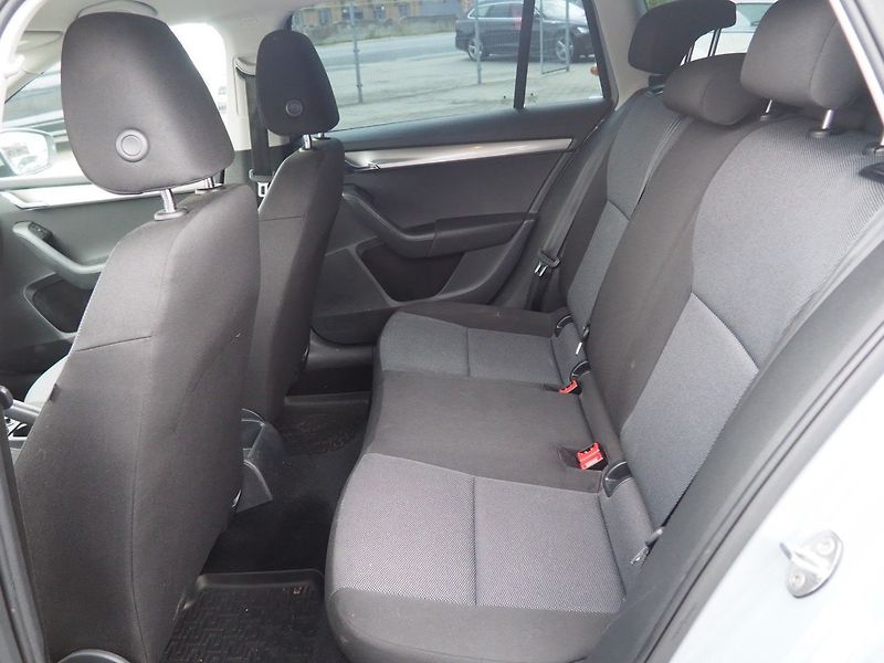 Škoda Octavia (2017) 1.6 TDI, Ambiente - fotka 12 z 33