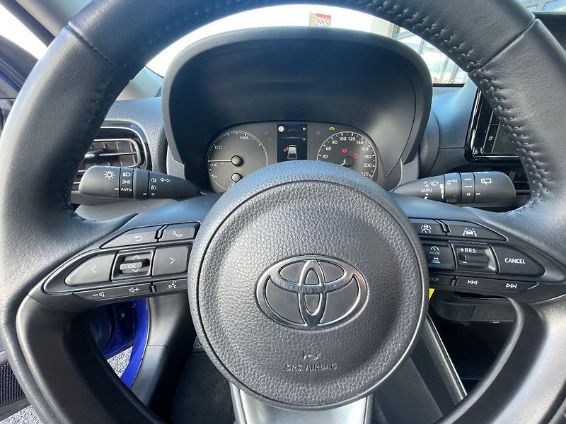 Toyota Yaris 1.5 Hybrid automat 116k Comfor - fotka 24 z 27