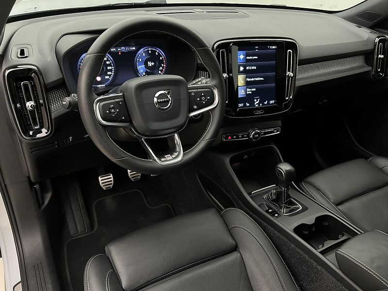 Volvo XC40 T3 R-DESIGN  - fotka 4 z 41