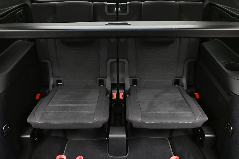 Volkswagen Touran 2,0 TDI 110kW DSG Highline 7mí - fotka 30 z 33