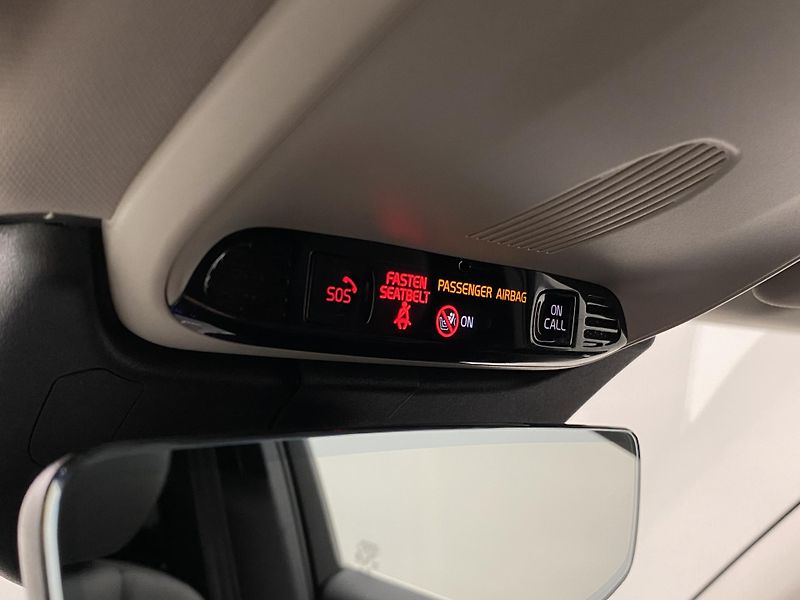 Volvo XC60 B4 AWD MOMENTUM REZERVACE - fotka 30 z 47