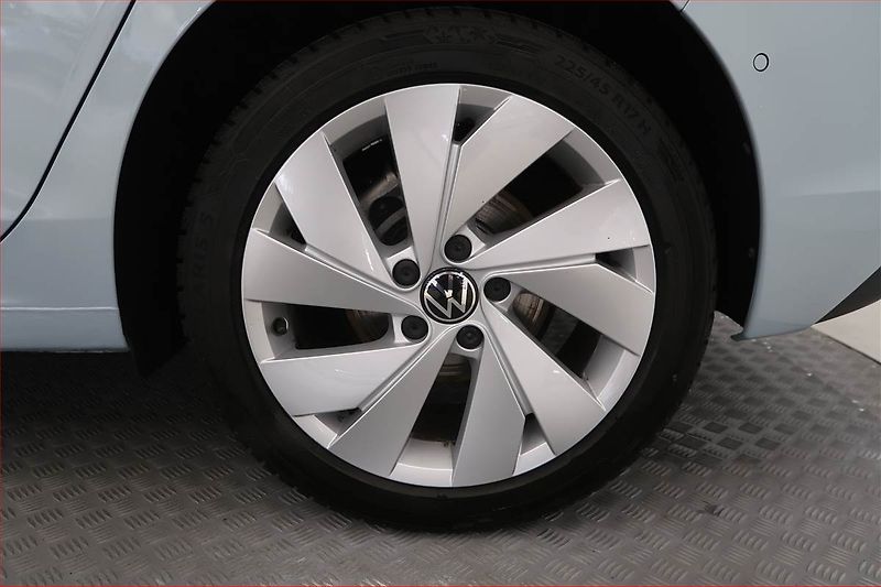 Volkswagen Golf (2025) 1.5 TSI, 1.Majitel, DPH - fotka 14 z 20