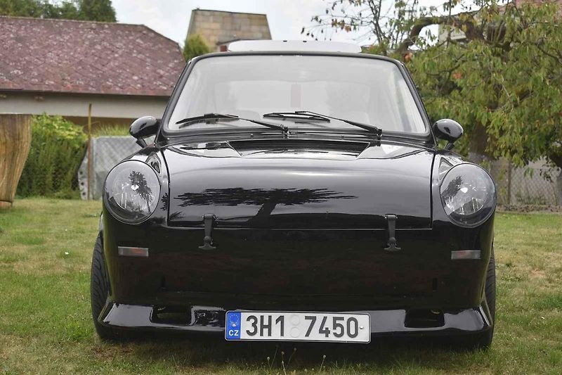 Škoda 110 R ve stylu Porsche je pozoruhodný automobil.