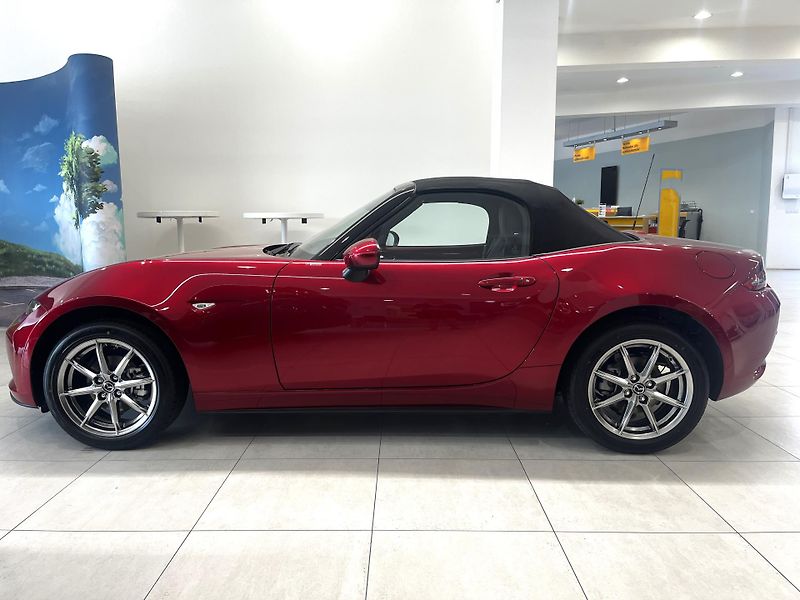 Mazda MX-5 (2026) 1.5L G132 6MT RWD Exclusive  - fotka 4 z 17