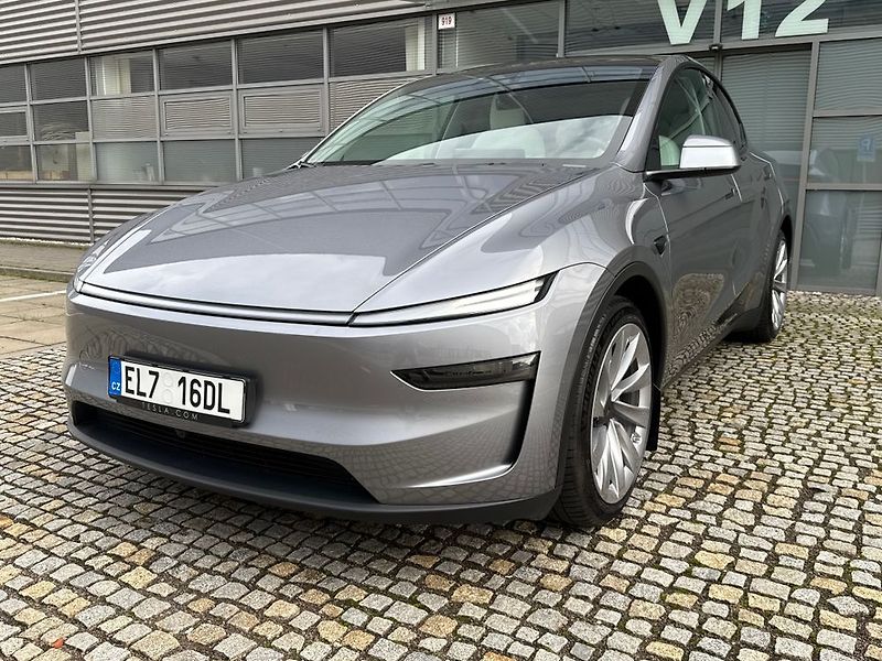 Tesla Model Y (2025) - fotka 15 z 76