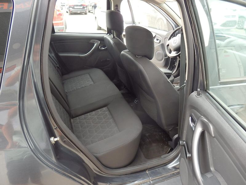 Dacia Duster 1.5 DCI 4x4 ZÁVĚS, KLIMA - fotka 10 z 17