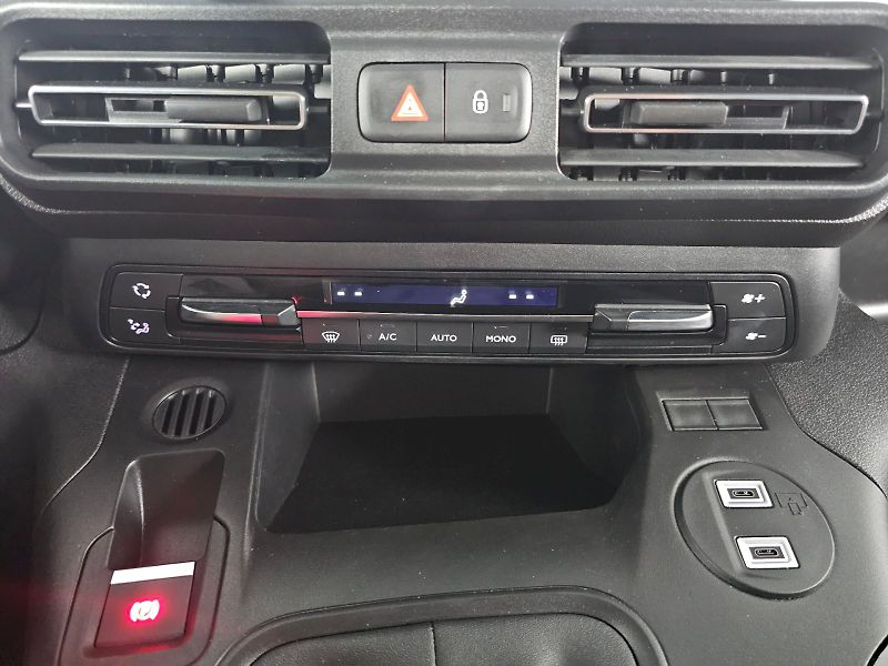 Toyota ProAce City Verso (2025) L2 1.2T 110k FAMILY 7S LONG - fotka 15 z 20