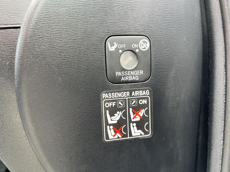 Toyota Avensis SOL 1.8 VVT-i NAVI KLIMA ALU - fotka 38 z 45