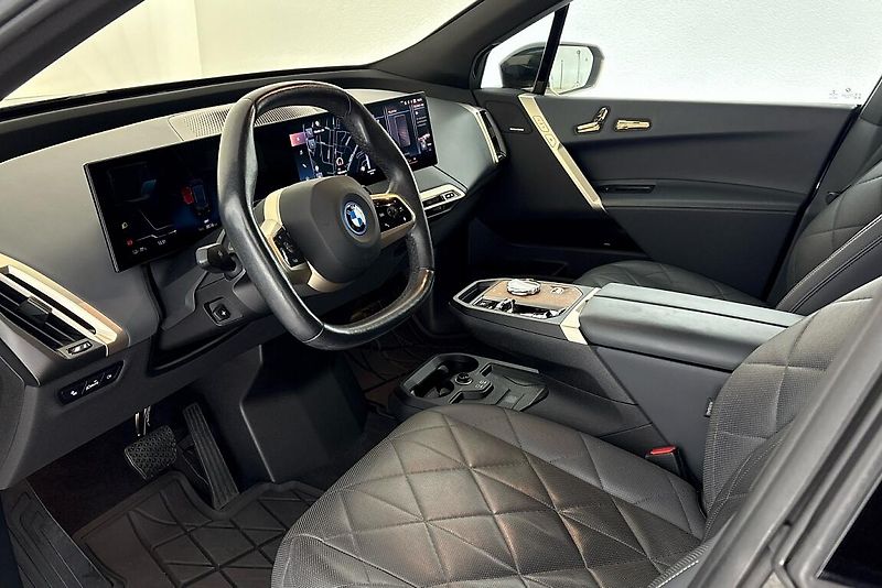 BMW iX xDrive40 - fotka 6 z 27