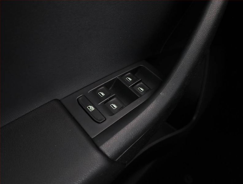 Škoda Rapid (2014) Spaceback 1.6 TDI, Navi - fotka 14 z 16
