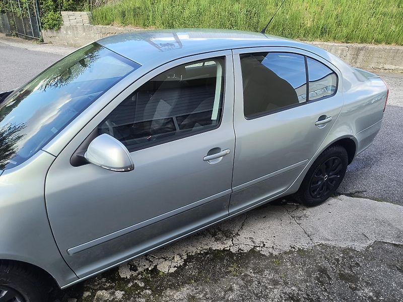 Škoda Octavia (2009) 1.6 MPi 75KW/AC/PC/PDC/TAŽNÉ - fotka 36 z 47