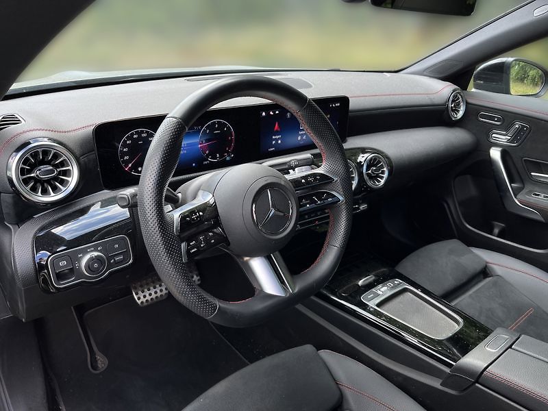 Mercedes-Benz CLA Třída 200 d Shooting Brake AMG - fotka 10 z 17