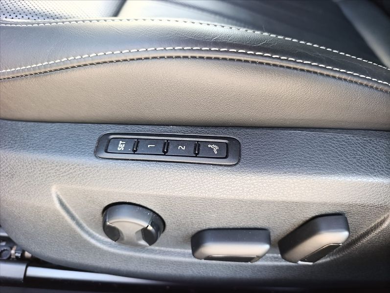 Škoda Superb 2,0 TDi DSG 4x4 Tažné 1maj.,ČR - fotka 38 z 46