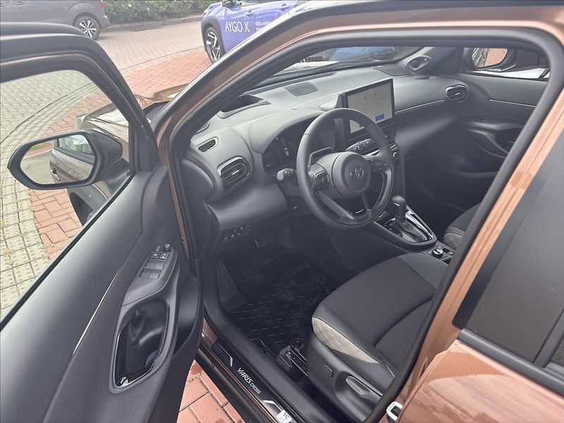 Toyota Yaris Cross (2026) 1,5 HEV 4x4 Executive TECH VIP - fotka 10 z 12