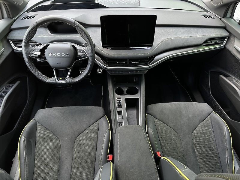 Škoda Elroq RS 340PS 4x4 84iV Matrix-LED H - fotka 43 z 53