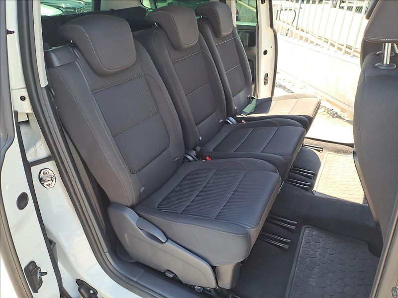 Seat Alhambra 2,0 TDI - fotka 7 z 17