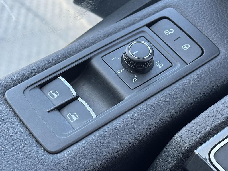 Volkswagen Multivan (2017) T6 Long 2.0TDi 4M Highline RZV - fotka 27 z 50