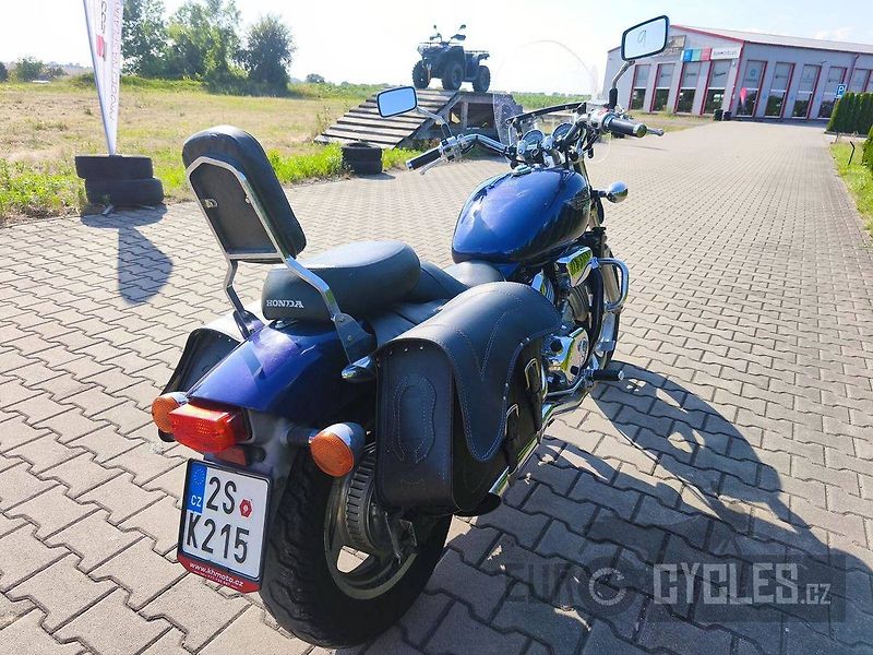 Honda VF 750 C Magna (1996) - fotka 6 z 11