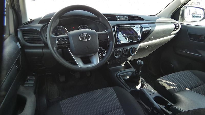 Toyota Hilux 2.4 D-4D Double Cab 4x4 Live - fotka 5 z 23