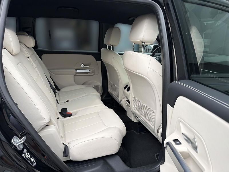 Mercedes-Benz GLB 200d 4MATIC - fotka 14 z 17