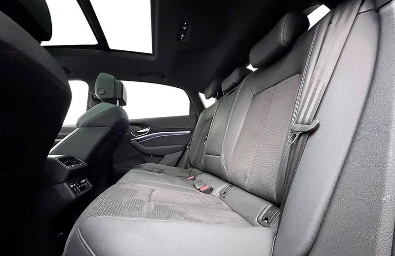 Audi Q8 e-tron 55 Sportback Q 360 Matrix Pano - fotka 16 z 36