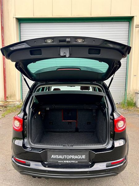 Volkswagen Tiguan (2010) DSG R-LINE VÝBAVA NIZKY NAJEZD - fotka 8 z 35