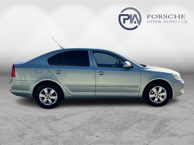 Škoda Octavia 1.6 MPi 75kW Ambiente Plus - fotka 8 z 29