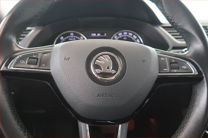 Škoda Superb (2018) 2.0 TDI, Automat, Navi - fotka 15 z 17