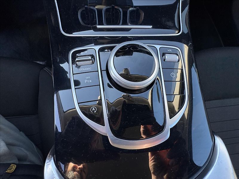 Mercedes-Benz Třídy C 2,2 CDi 100kW Led,Výhřev,9G-tr - fotka 14 z 37