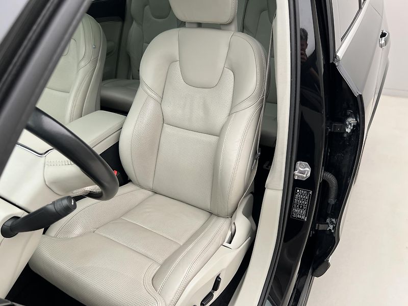 Volvo XC90 B5 AWD INSCRIPTION  - fotka 19 z 44