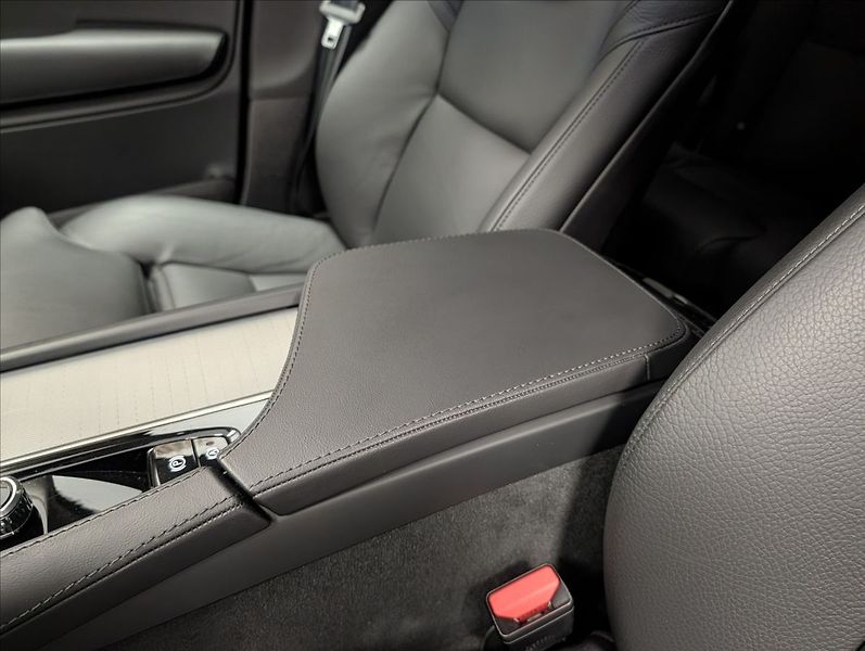 Volvo XC90 T8 Plus Dark Recharge AWD - fotka 27 z 39