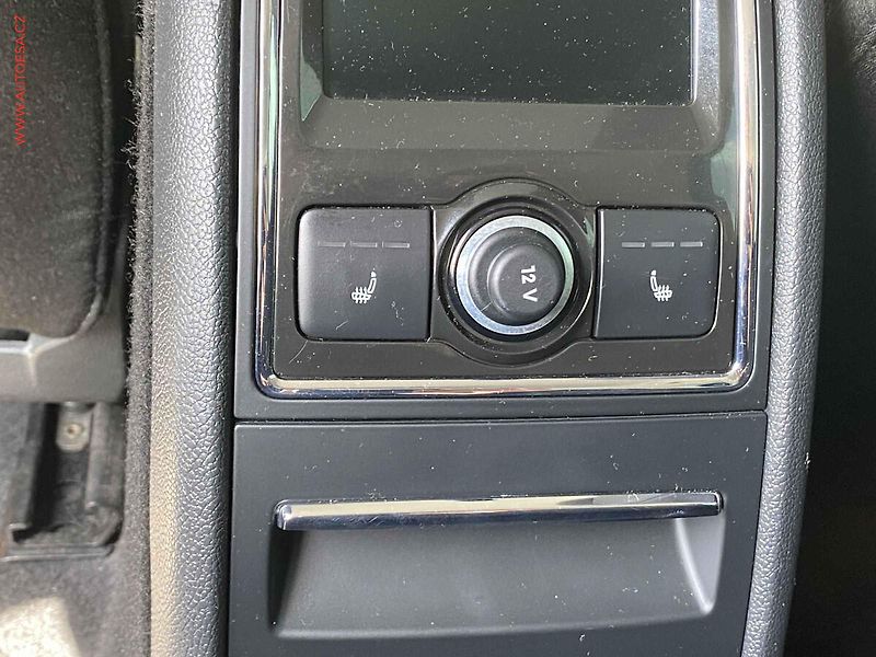 Škoda Superb (2015) 2.0TDi, ČR, AC, bixen, park - fotka 11 z 19