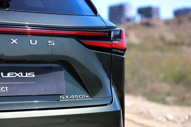 Lexus NX 450h plus 450H+ 2,5 PHEV PRESTIGE - fotka 29 z 30