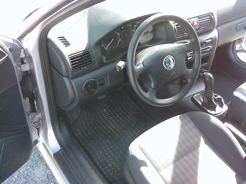 Škoda Octavia (2003) 2.0i , jede dobře - fotka 14 z 28