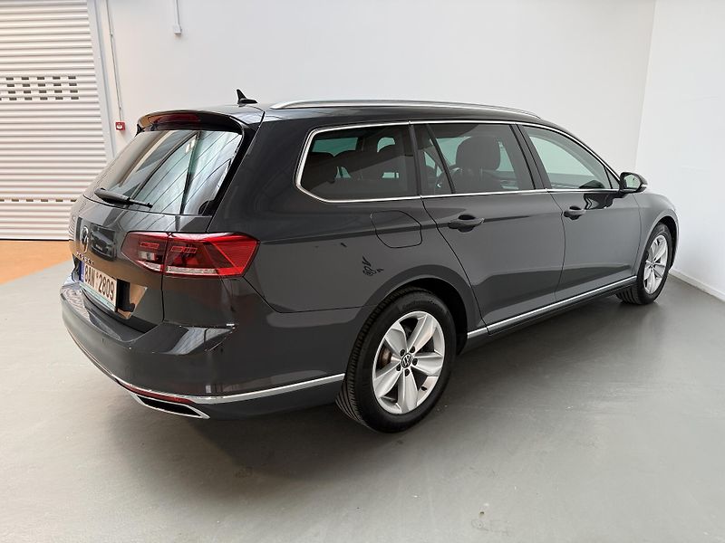 Volkswagen Passat 2.0 TDI 140kW BMT DSG Elegance - fotka 4 z 13