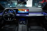 BMW Řada 5 (2025) 540xd M-SPORT INDIVIDUAL Top!! - náhled 31