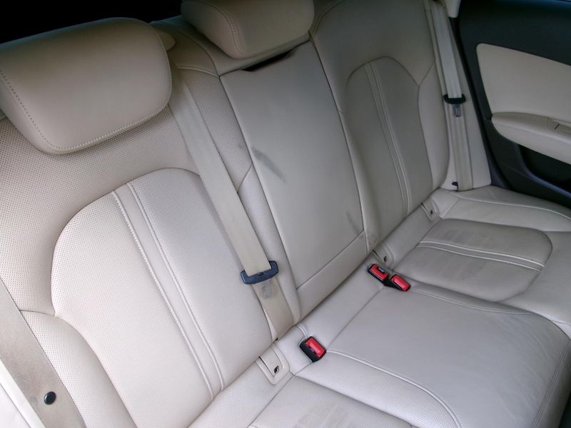 Audi A6 Avant (2013) 3,0TDI QUATTRO S-LINE LED - fotka 19 z 31