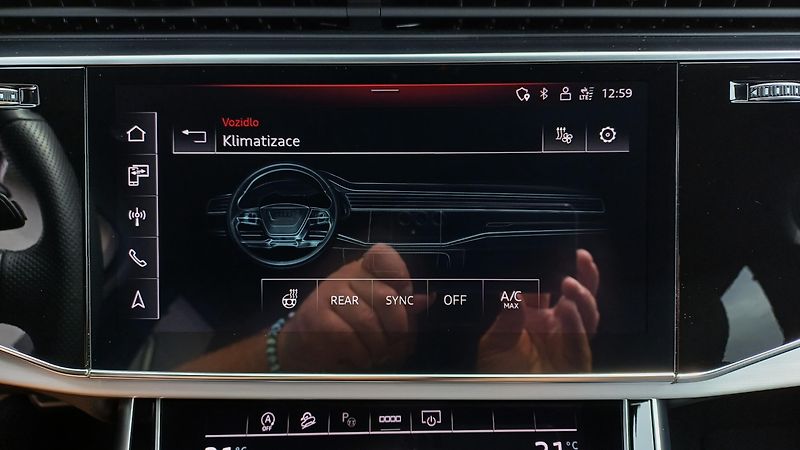 Audi Q7 S-LINE 3.0TDI WEBASTO B&O 1ČR  - fotka 37 z 44